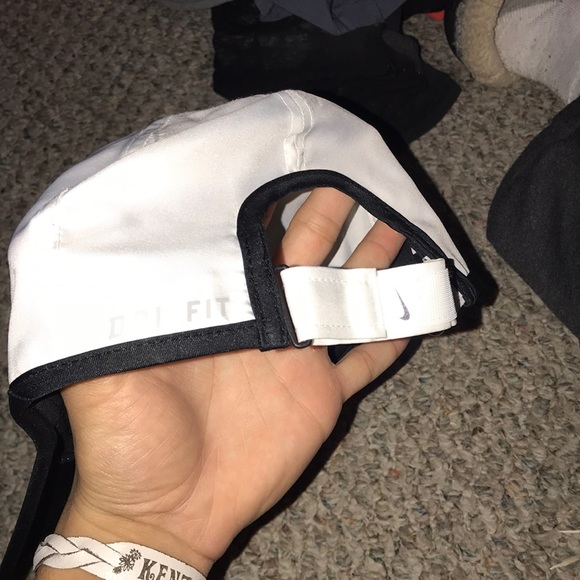 White Nike Hat - Picture 2 of 2